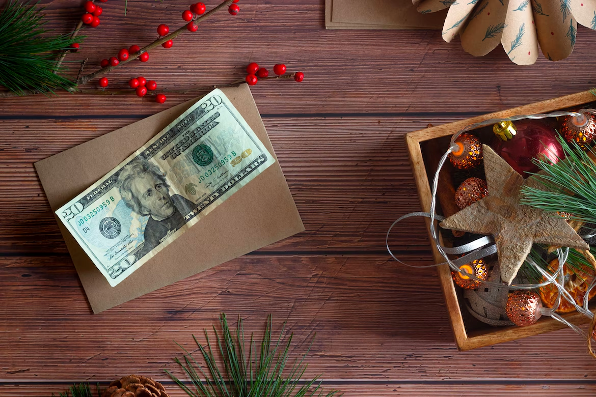 10 Tips to Budget for Holiday Spending This Year