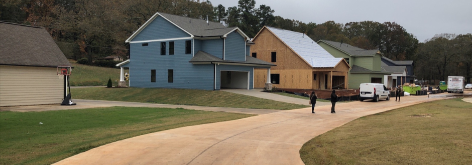 Advantages of Working with Smaller Builders and Lenders